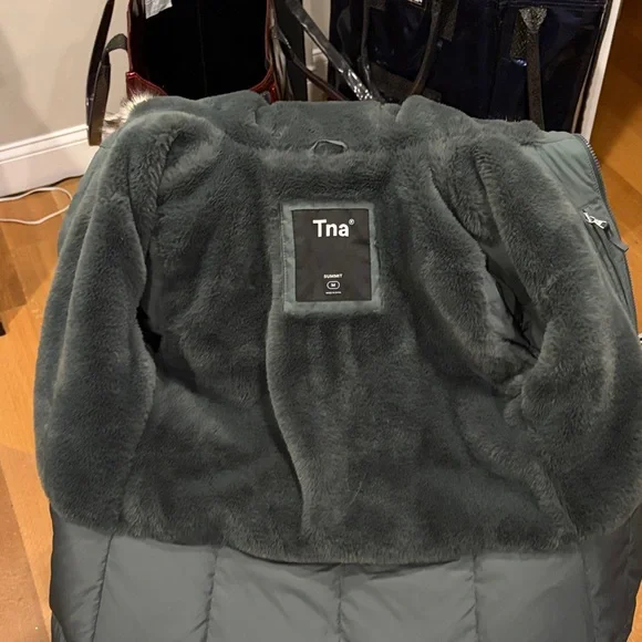 TNA Summit olive green Ski Jacket with Faux Fur Hood - Picture 3 of 4